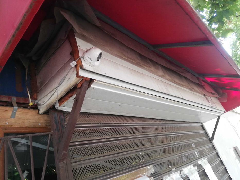 Inchiriez-vand spatiu comercia format din parter 28m2 si mansarda 40m2