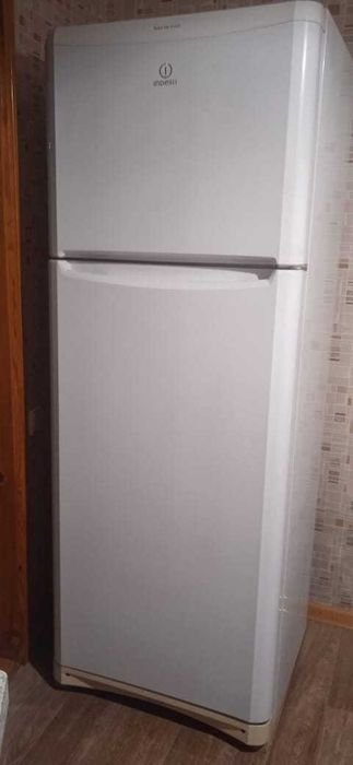 Холодильник INDESIT