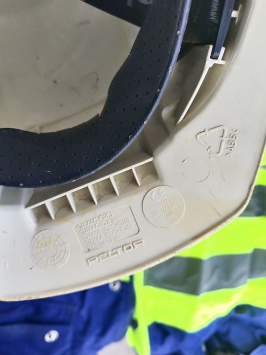 Спец одежда каска