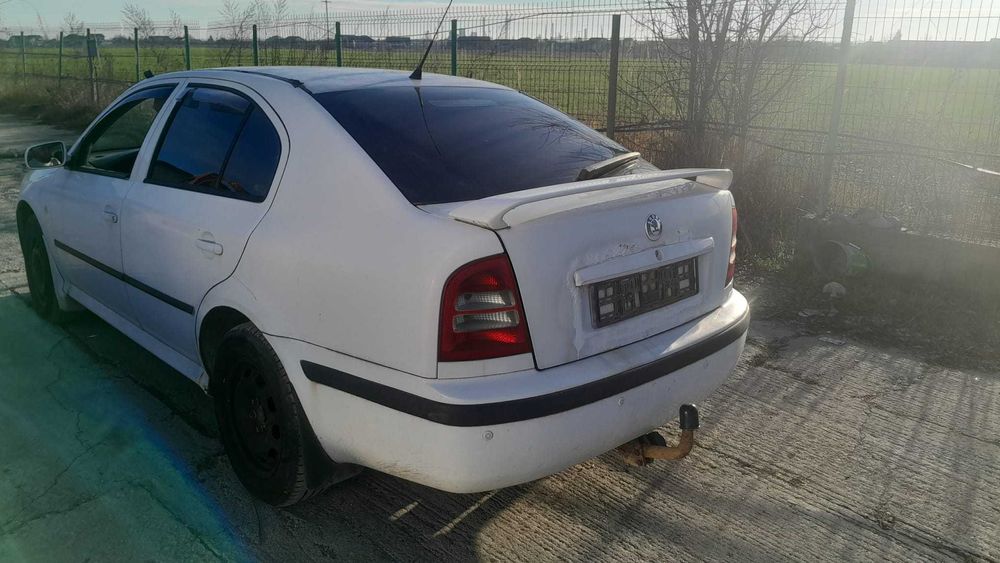 skoda octavia 1 NU MAI AM BARA FATA capota faruri motor 1.9 alh