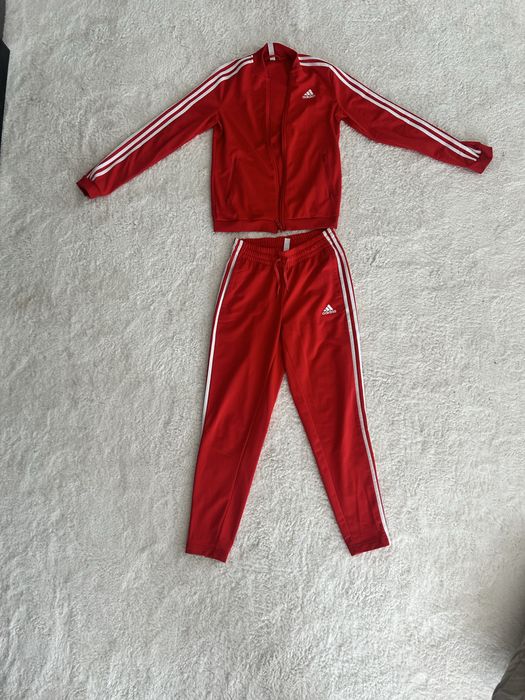 Vand trening rosu adidas de dama XS merge purtat si ca S