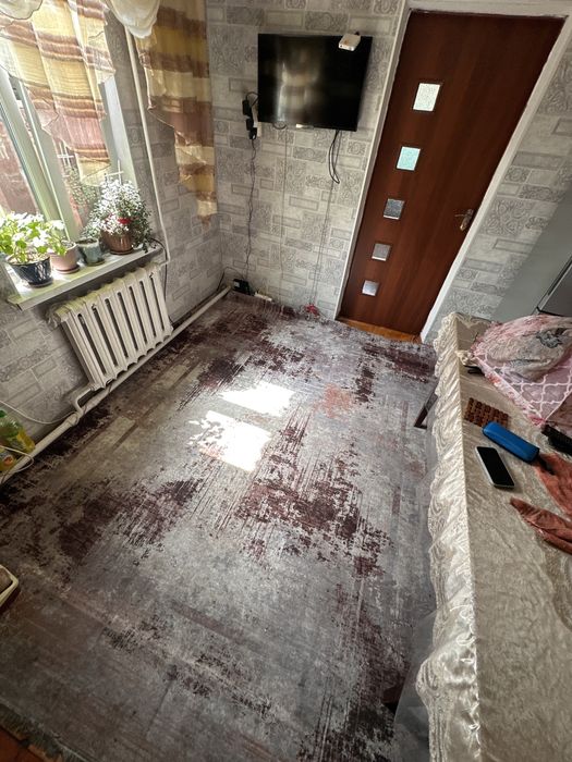 Продам ковер для спальни/кухни