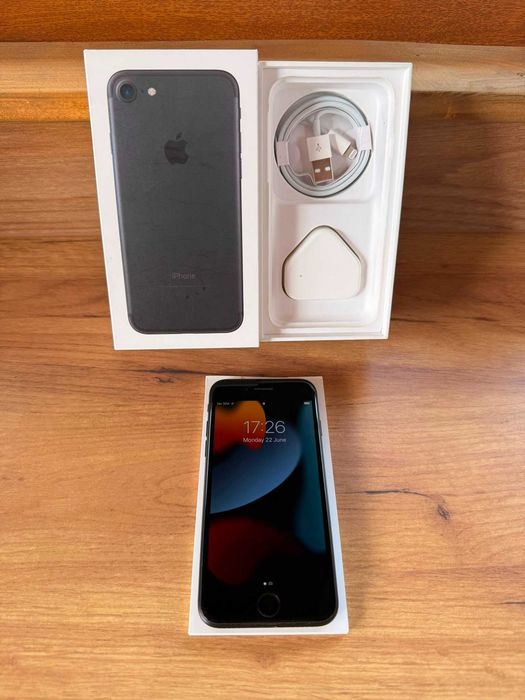 iPhone 7 128GB Black + Зарядно + Kутия