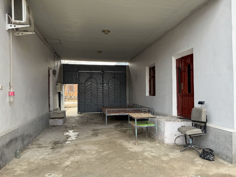 Navoiy shahar, Guliston 3 mavzesida hovli sotiladi