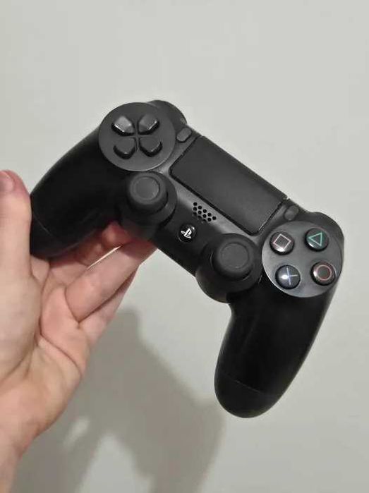 PlayStation 4 Original 500GB cu doua controrele / Consola PS4 FOR SALE