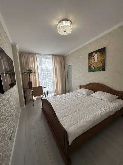 Дава се под наем Двустаен апартамент в София, Център - 100 кв.м за 612 € - Снимка #1