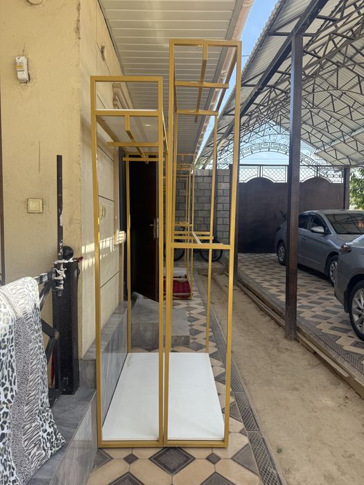 Полки, стеллажи для одежды