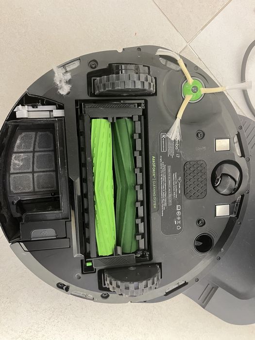 iRobot Roomba i7+ cu stație automata de golire