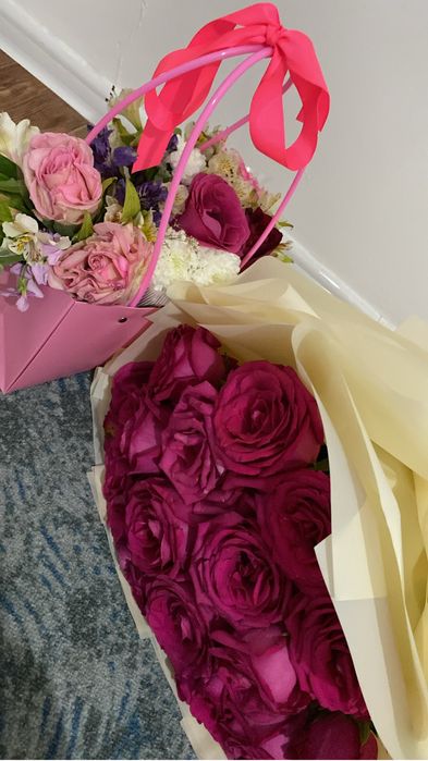 Букетик и с коробки цветы