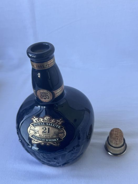 Празна бутилка и кутия от уиски Chivas Royal Salute 21 Year , Роял Салют Блендед