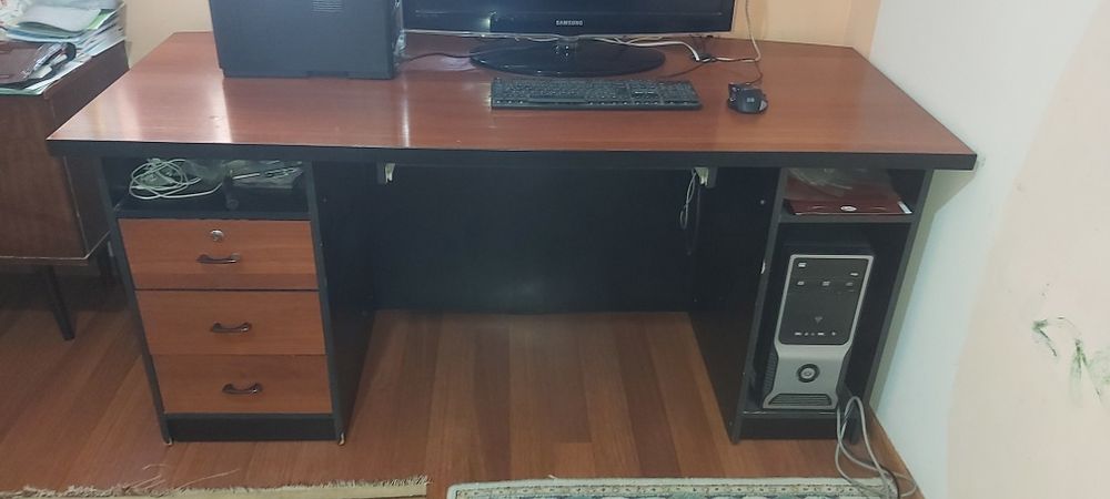 Большой стол. Продаю