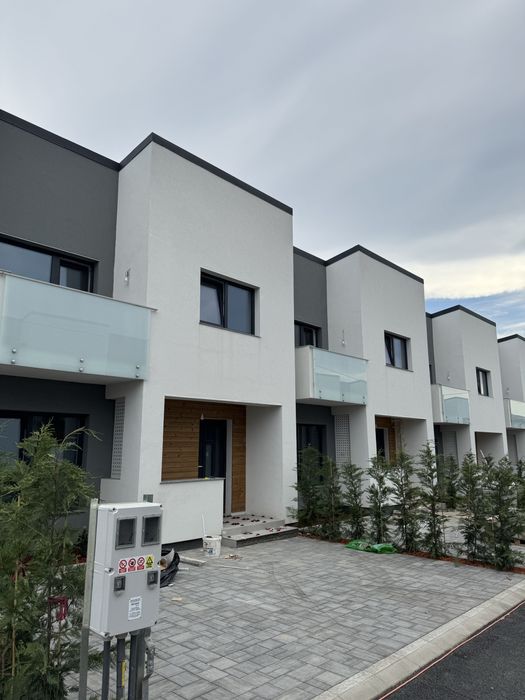 Case de vanzare de tip insiruit direct de la dezvoltator intabulate