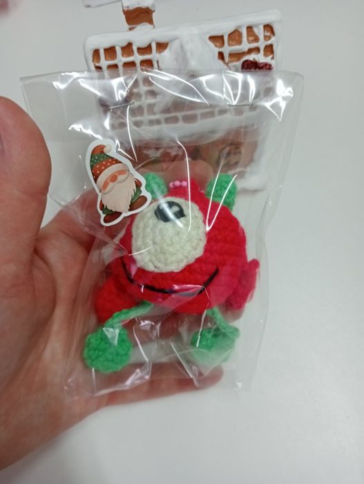 Вязаные игрушки -брелки, ручная работа