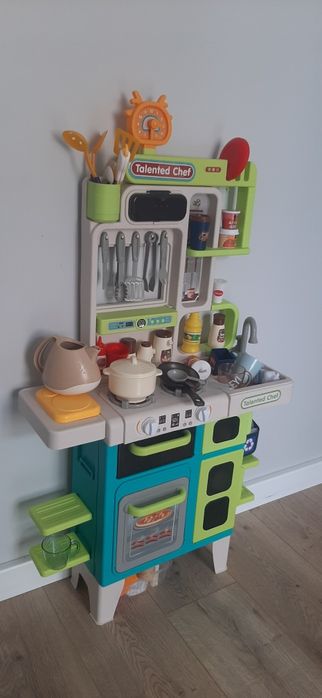 Детская игрушка. Игровая кухня для девочки.