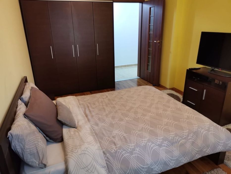 Proprietar inchiriez apartamant 2 camere in Cartierul Latin