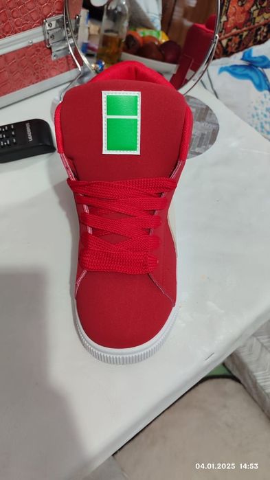 Продам кроссы новые