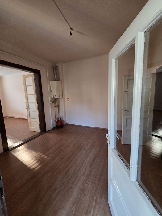 Inchiriez casa veche