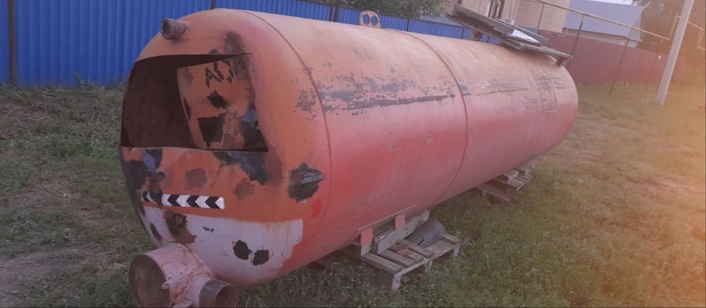 Продам металлическую емкость (цистерну) для воды, большой объем