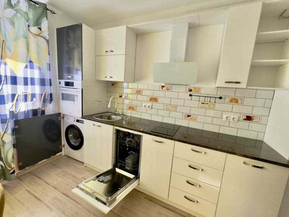 Двустаен апартамент в Остромила