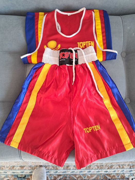 Бокс киімі қызыл және көк