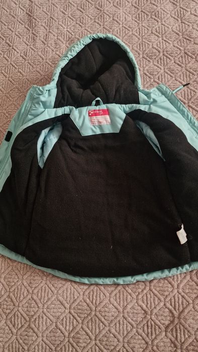 Демисезонная куртка на девочку