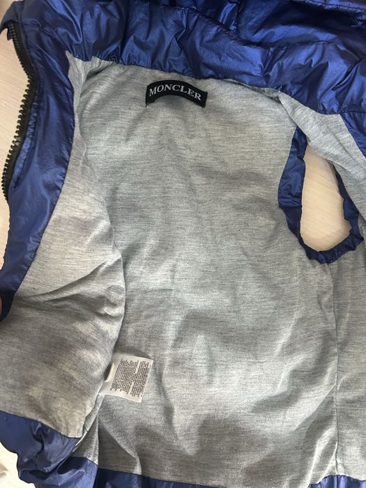 Детская безрукавка со сьемным капюшеном