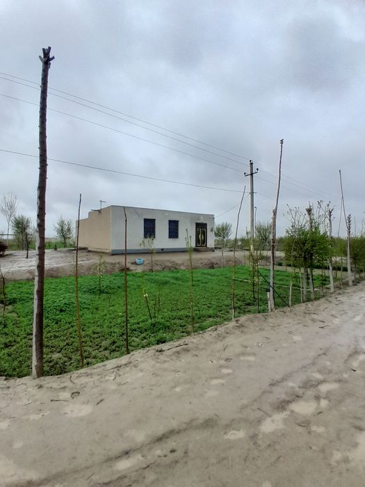 Uy Sotiladi !!! Narxi ustida kelishiladi