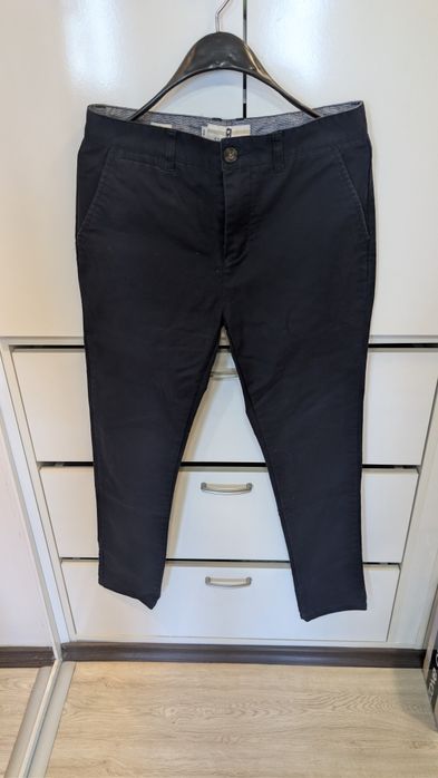 Тъмни сини панталони