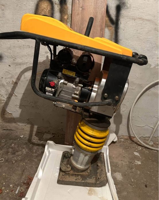 Inchiriez mai compactor, placa vibranta,picamer,betoniere, generatoare