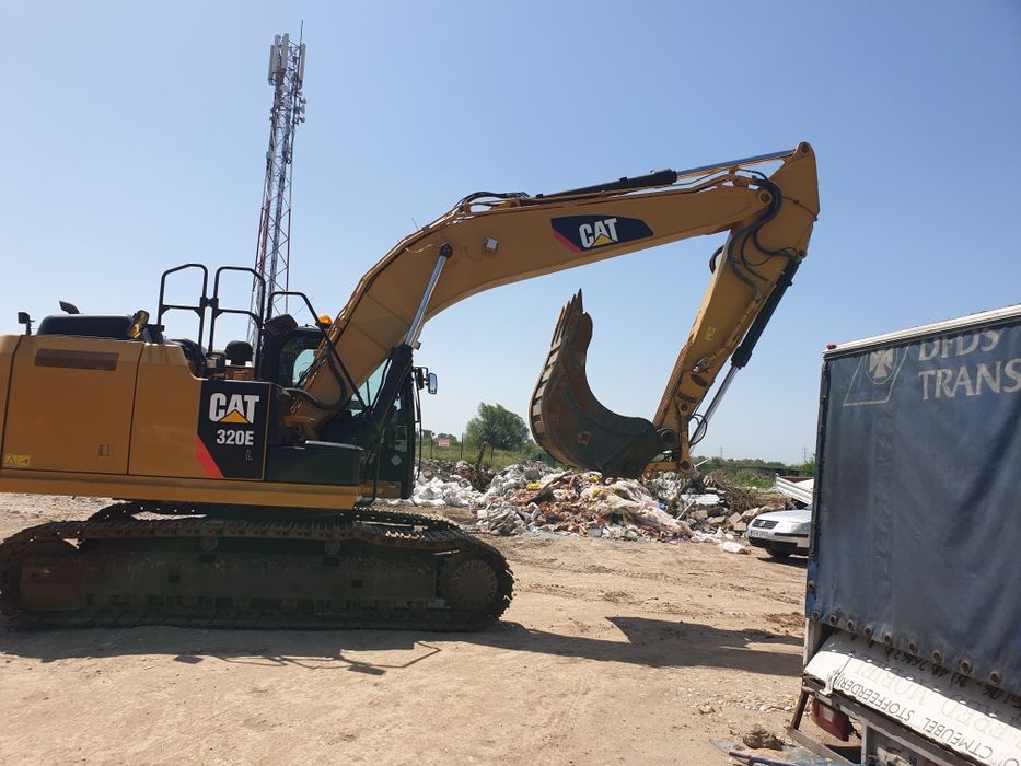 Inchiriere autobasculante 8x4 si excavator pe senile 24T