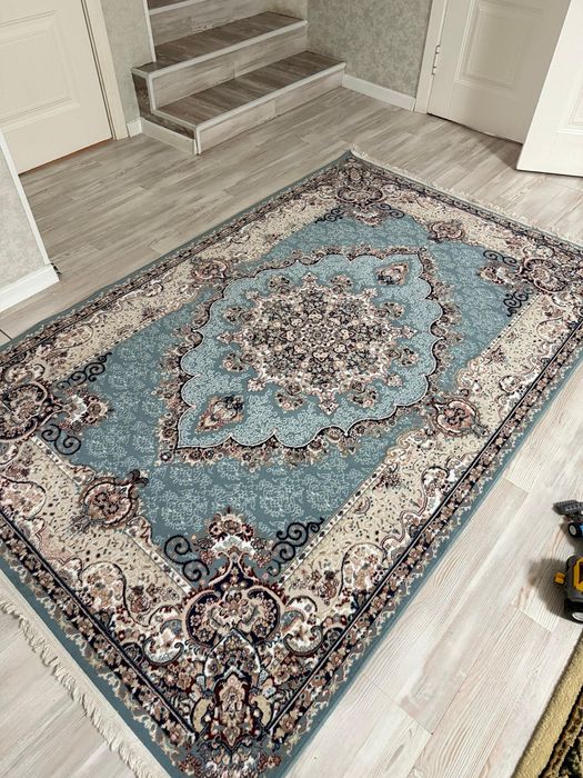 Продаю два ковра комплектом