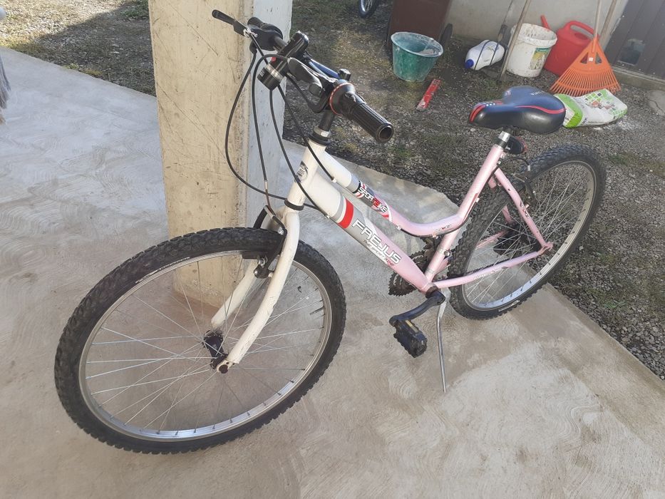 Vând 2 biciclete pt Fetițe