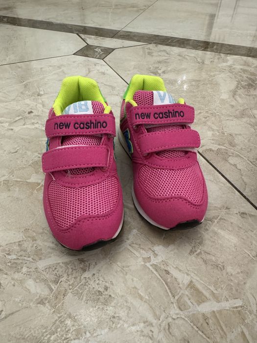 Кроссовки на девочку