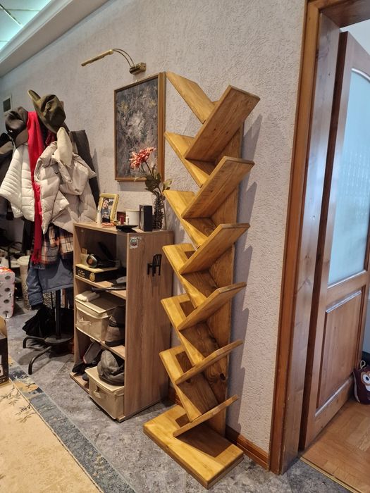 Стелаж  за книги