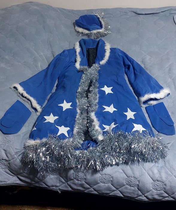 Продам  костюмы  дед мороз  снегурочка