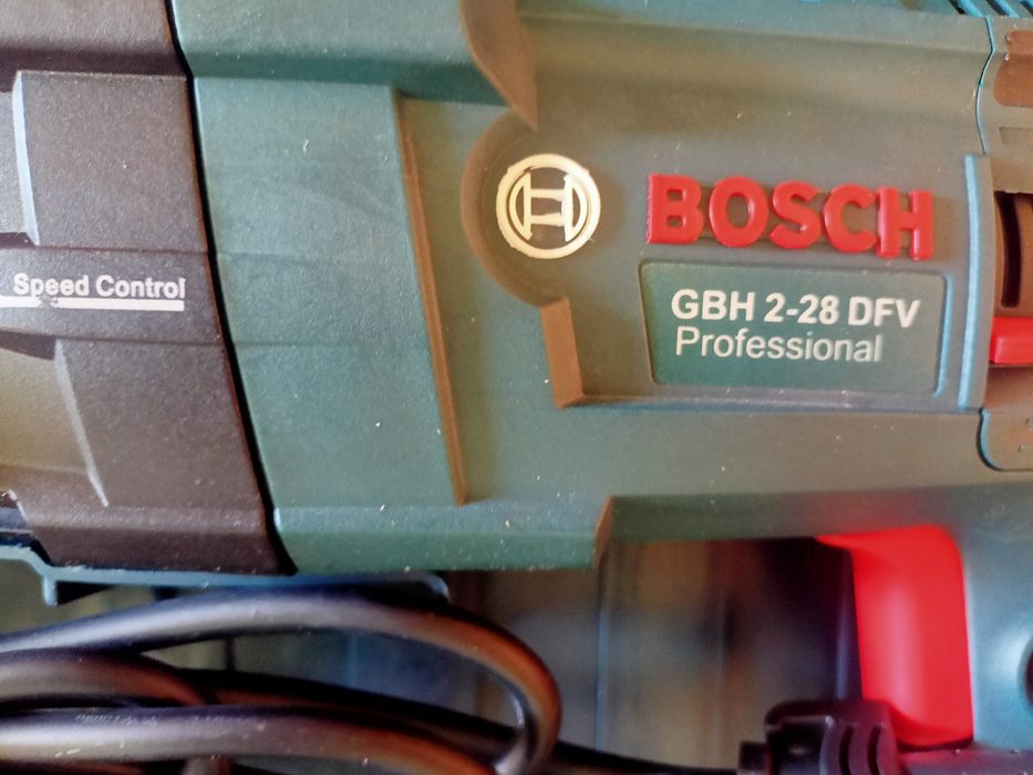 Bosch - ударна бормашина.