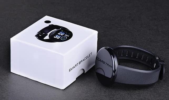 Смарт часовник с много екстри и сменяща каишка