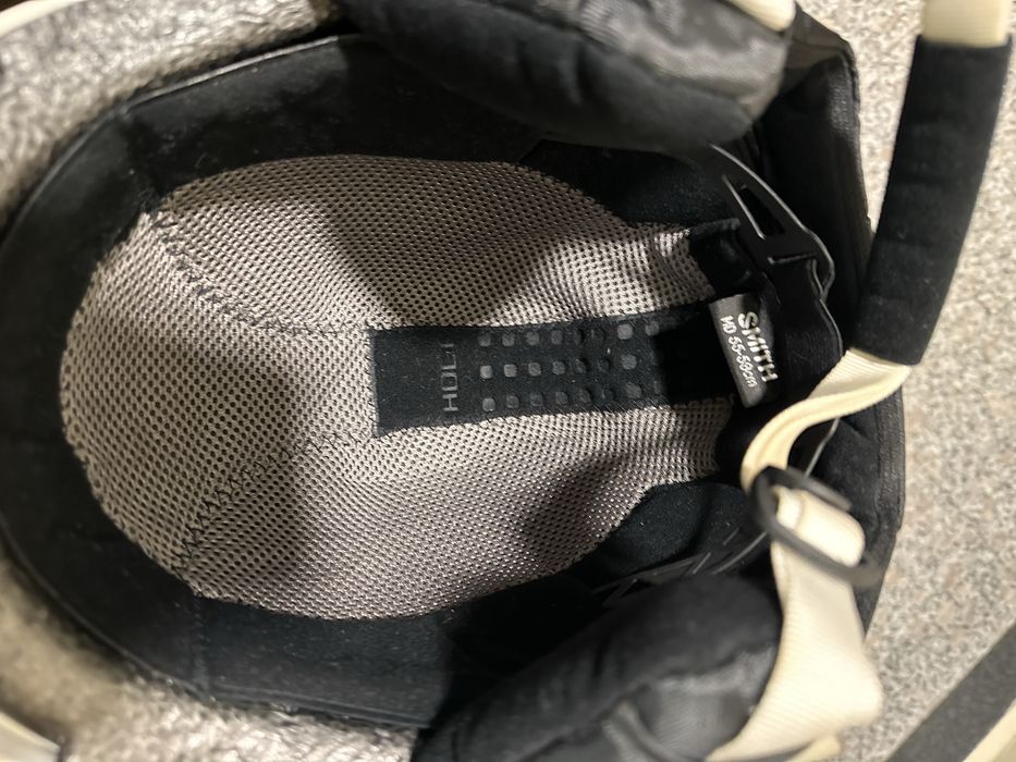 Продавам ски каска