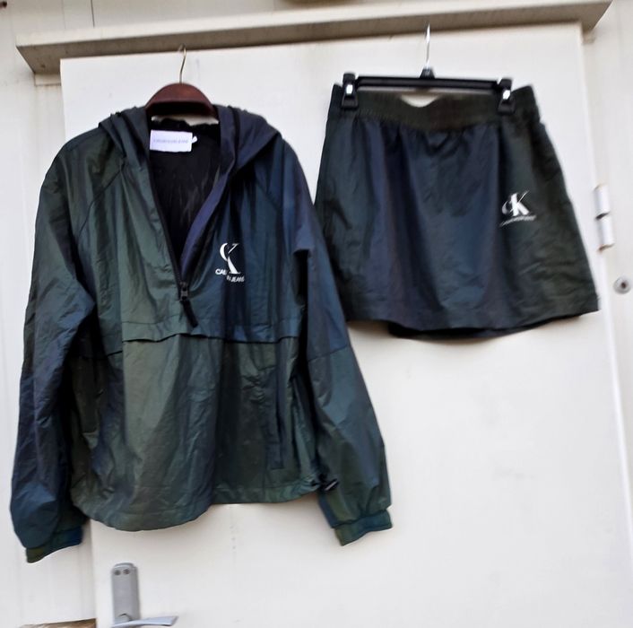 Calvin Klein уникален дамски екип къса пола с горница нов хамелеон  Л