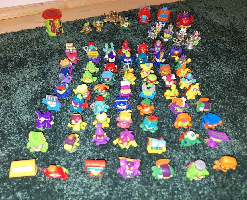 Vând colecții super things