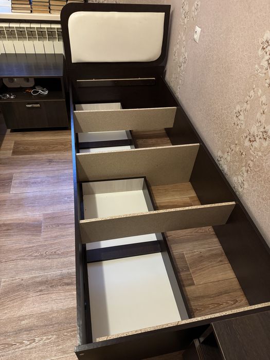 Продам 2 кровати односпальные!