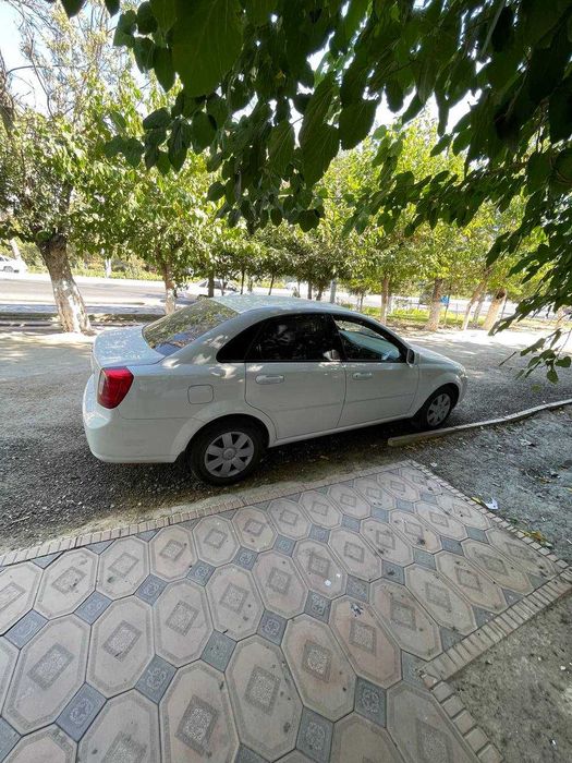 Lasetti Gentra sotiladi