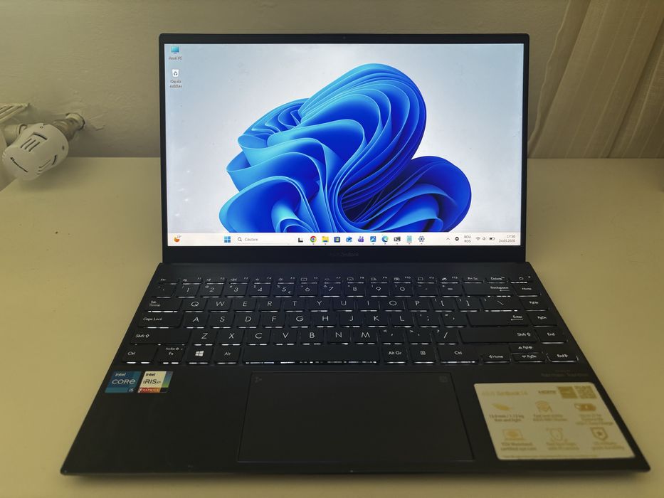 Vand Laptop Asus ZenBook 14 in stare perfecta de functionare