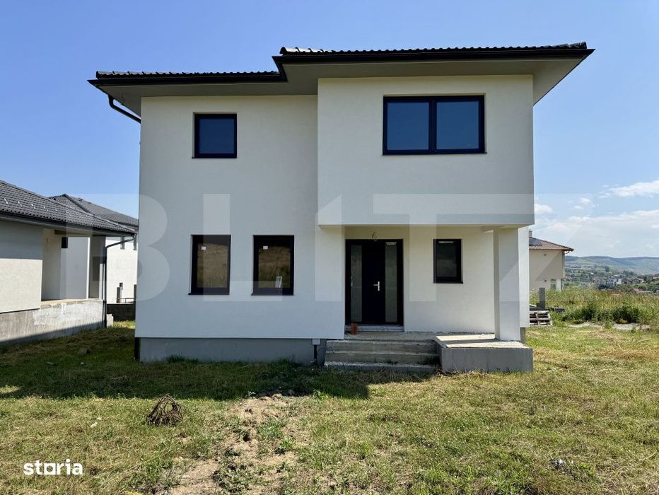 Vila noua de vanzare la intrare in Corunca