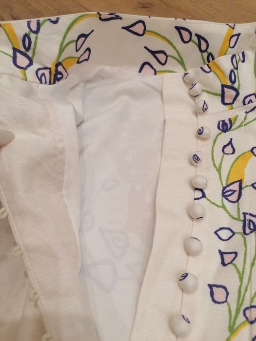 Страхотна рокля с флорални мотиви