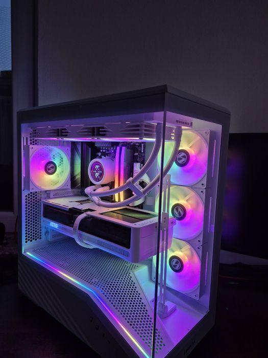 PC Gaming High-End White – Ryzen 7 9800X3D + RTX 5070 Ti 32GB DDR5 1TB