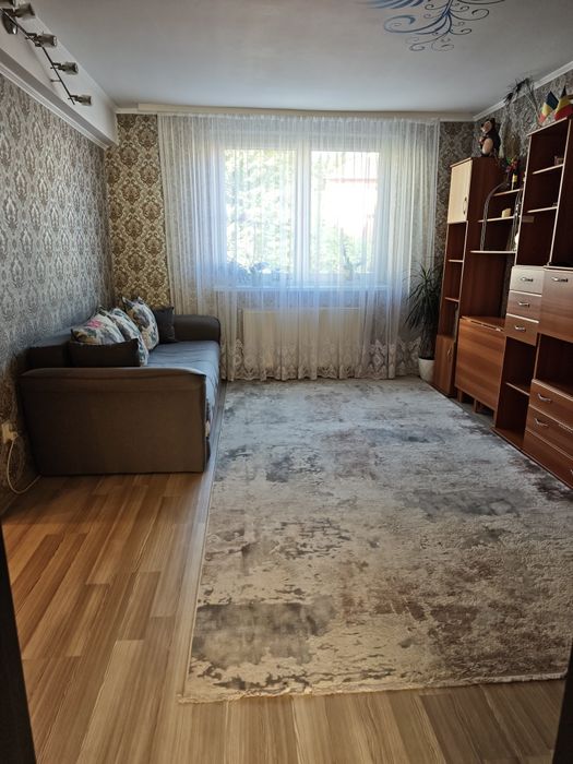 Vând apartament cu două camere!