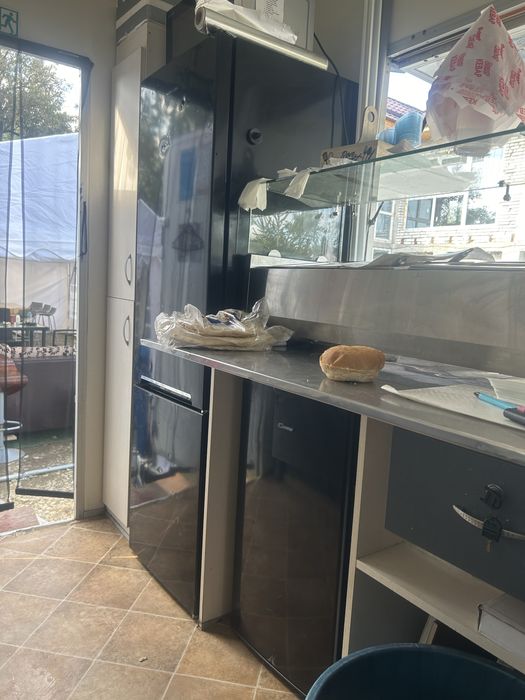 OFERTA Vand rulota fast food complet utilata.