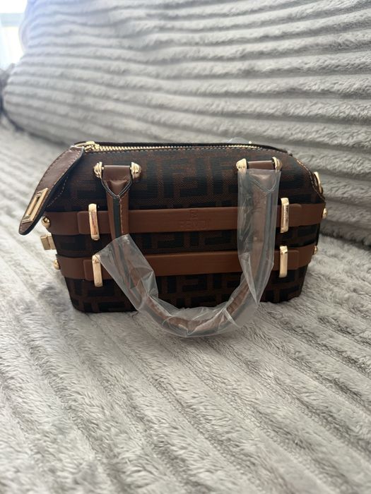 Geanta fendi noua