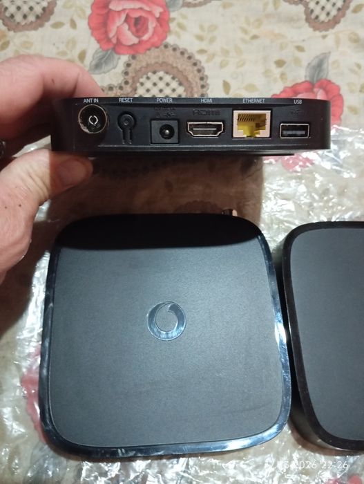 vând 3 decodoare Vodafone 4k